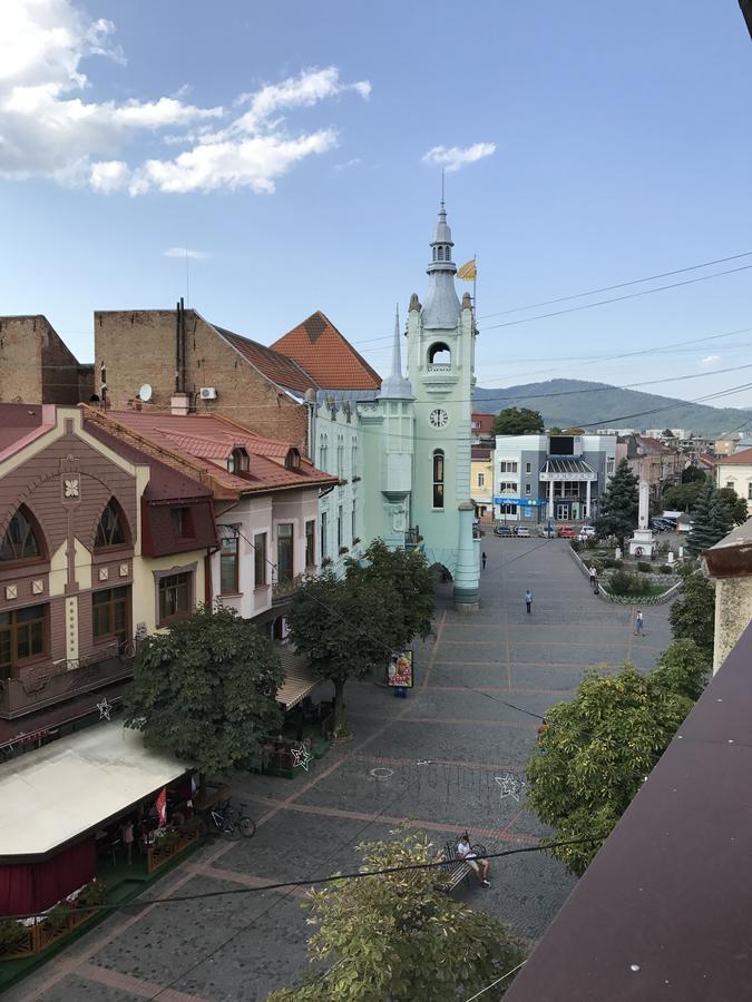 Panoramic View Top Floor Apartment In The City Center Mukacheve Bagian luar foto