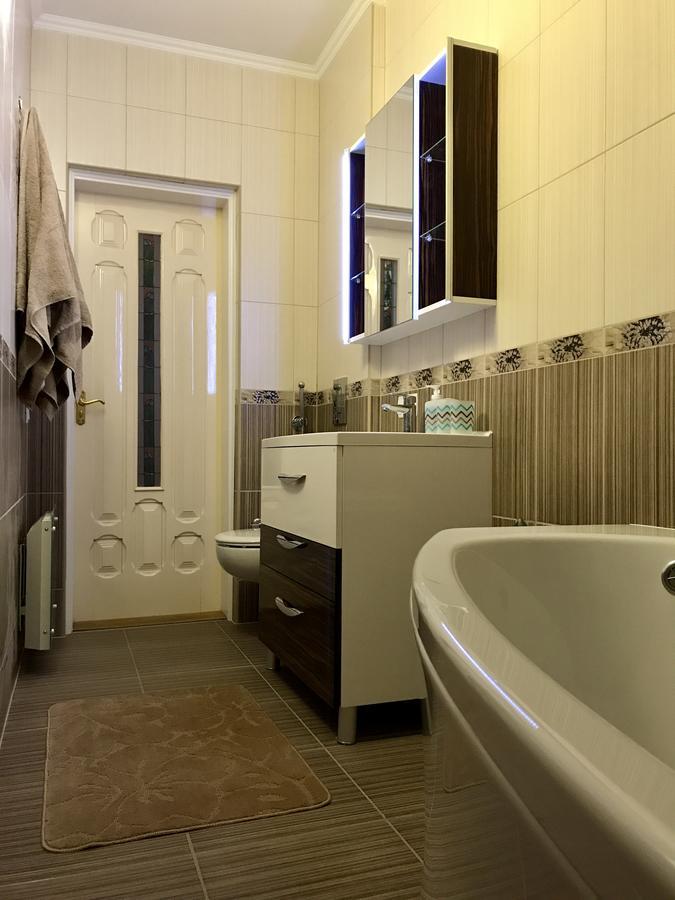 Panoramic View Top Floor Apartment In The City Center Mukacheve Bagian luar foto