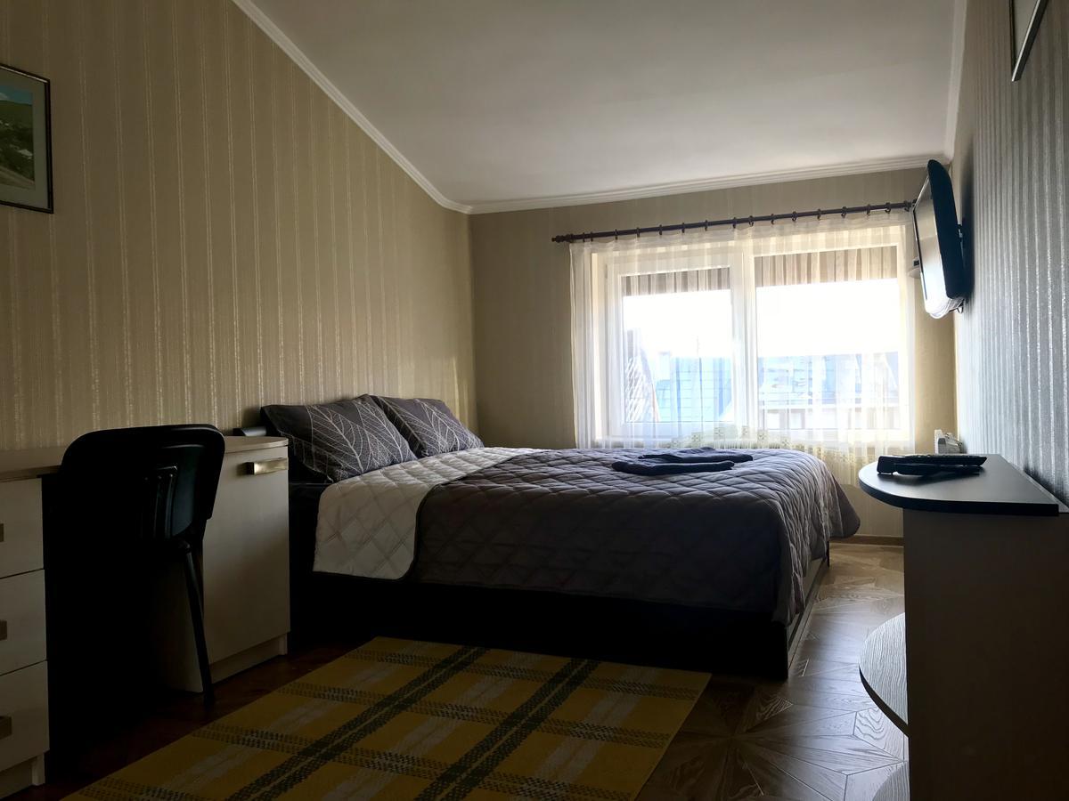 Panoramic View Top Floor Apartment In The City Center Mukacheve Bagian luar foto