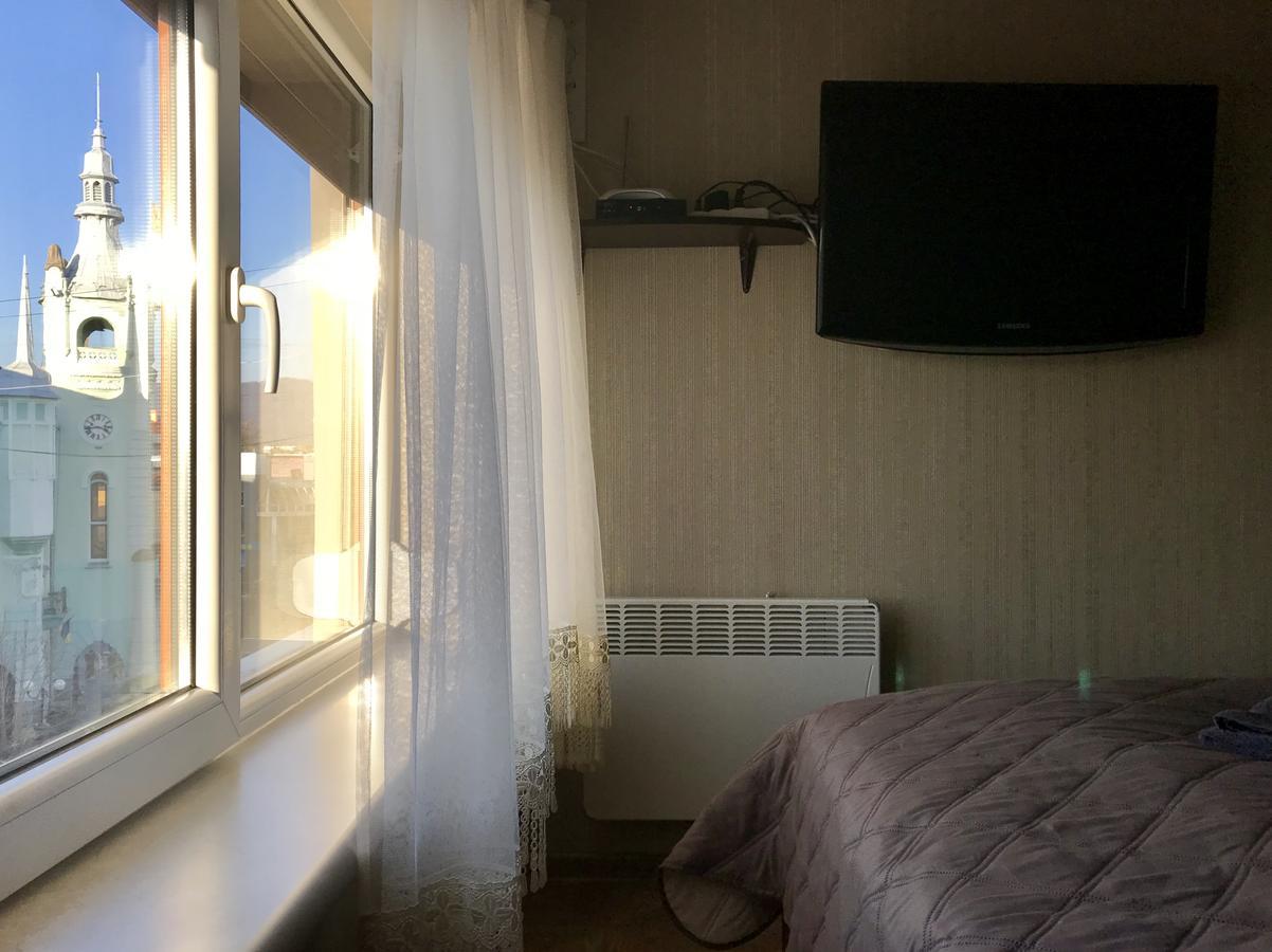 Panoramic View Top Floor Apartment In The City Center Mukacheve Bagian luar foto